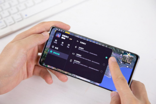 Reno6 Pro+無級(jí)穩(wěn)幀+4D振感調(diào)節(jié)，游戲體驗(yàn)大大大大有不同