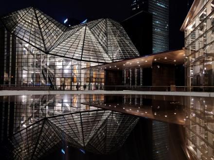 京東一加手機(jī)跨界Lonely Planet，旅行讀物《夜·中國》江上揭曉